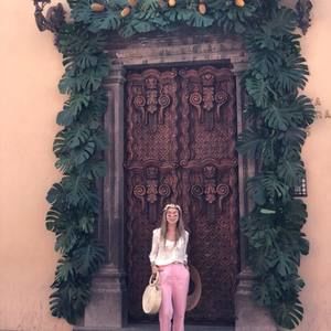 Meet your Posher, Daniela